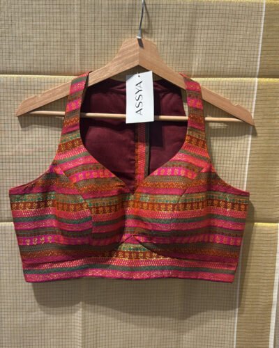 HALTER SLEEVELESS MULTICOLOR BLOUSE.
